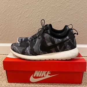 Nike Roshe Run (men's) Running Shoes / Sneakers